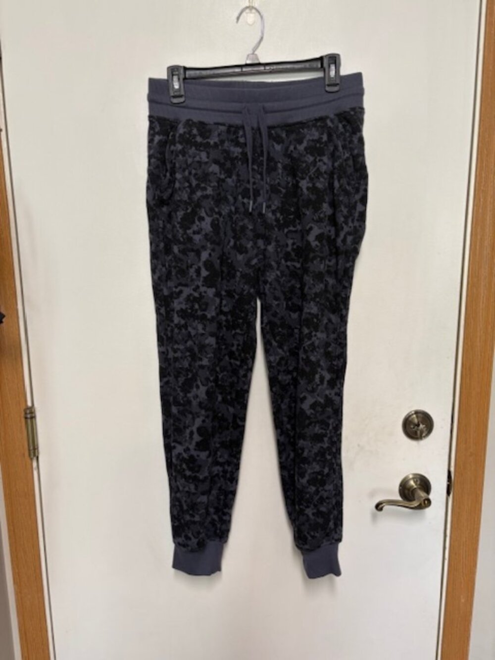 Wom Tek Gear Ultra MicroSoft Fleece Black/Gray Animal Print Jogger Pant. Sz. M